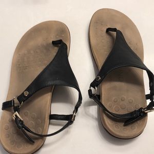 Vionic leather sandal with Orthoheel technology